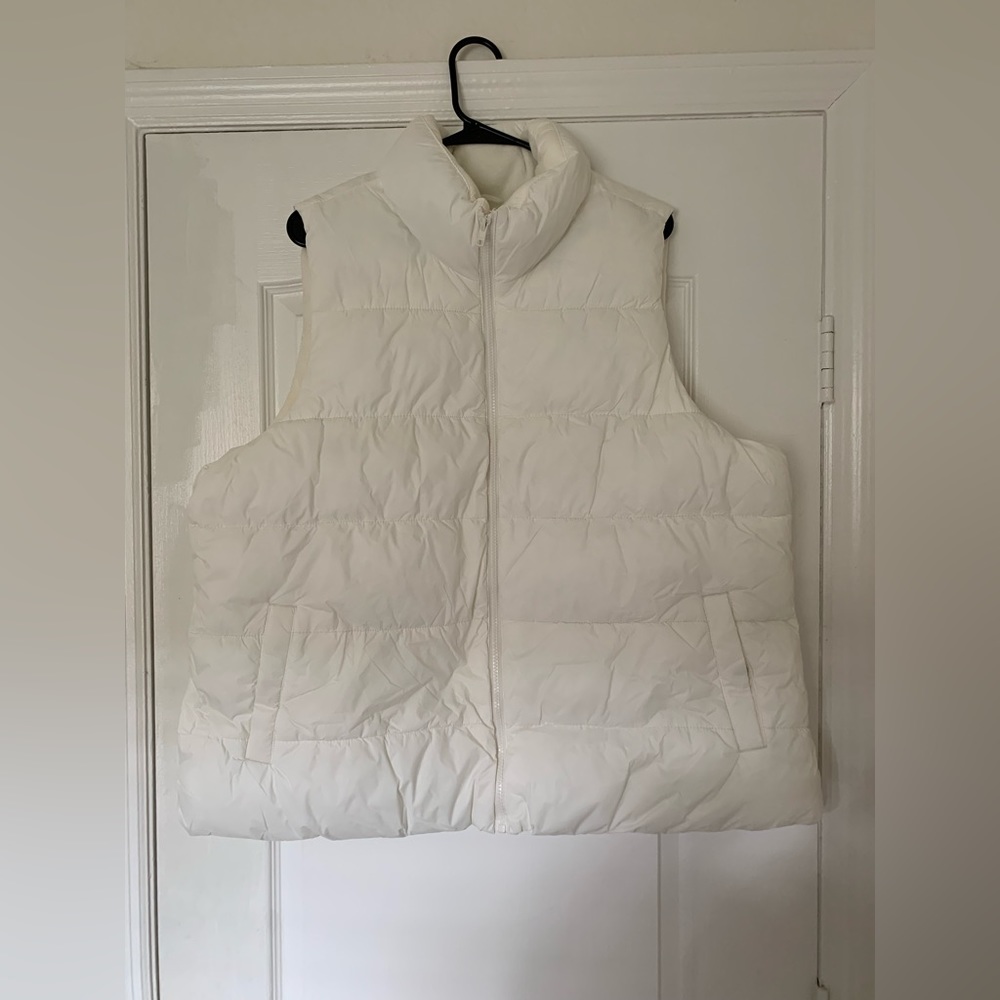 White sleeveless puffer jacket